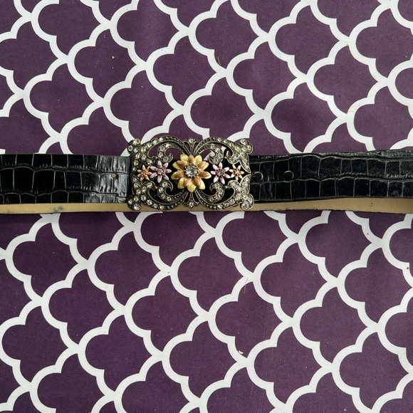 Accessories - Leather Women’s Belt with Floral Buckle